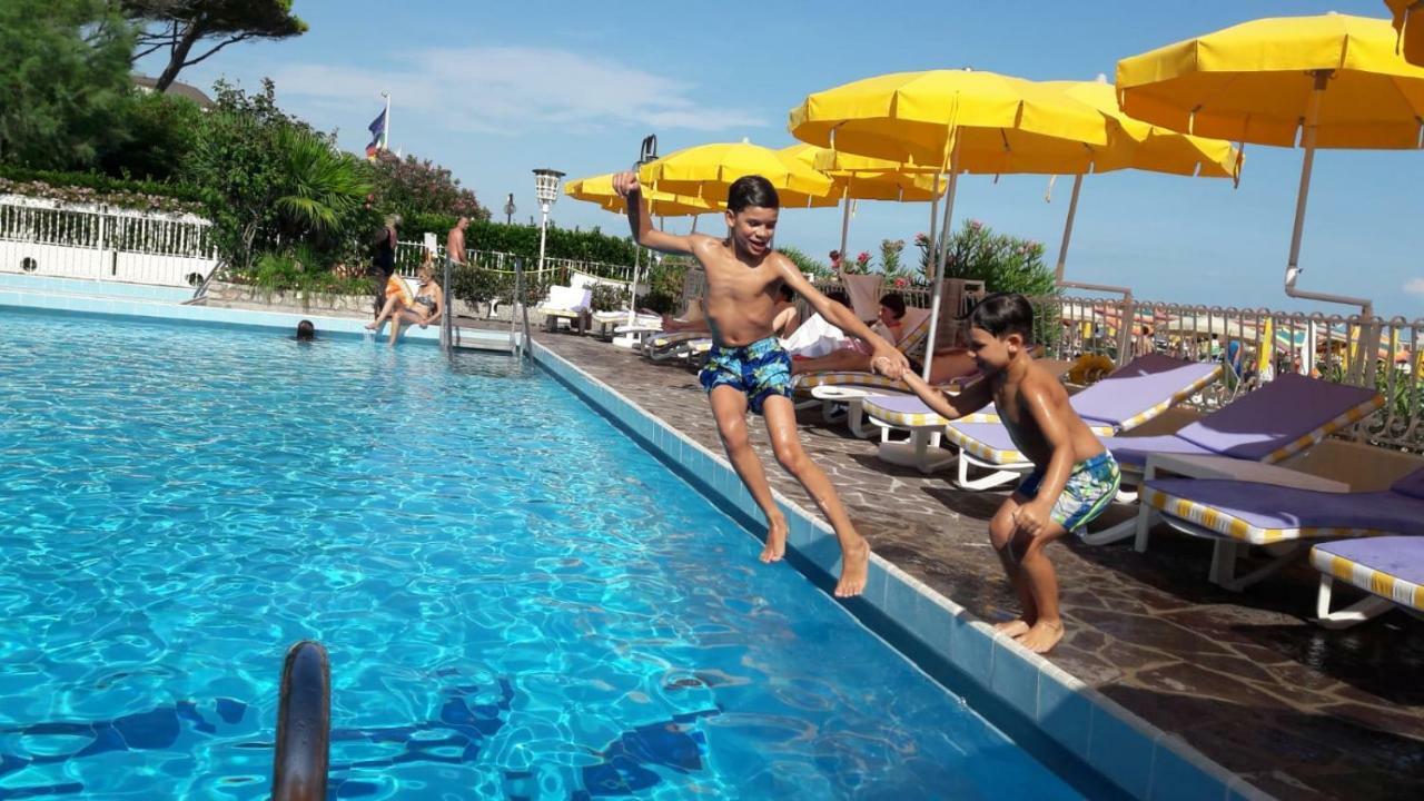 Hotel Majestic Lido di Jesolo Exterior foto